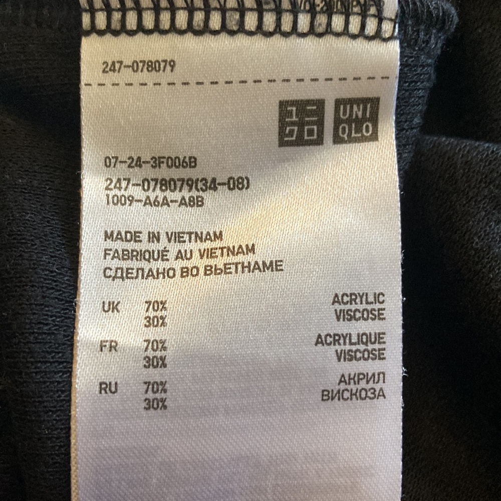 UNIQLO TURTLE NECK Medium black long sleeve - Picture 7 of 9